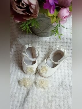 Baby Girls White Flower Pearl Mary Jane Shoes